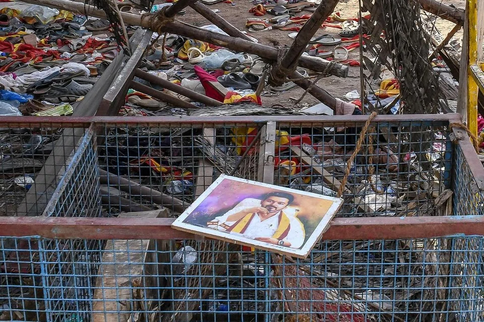 2025 செப்டம்பர் 27ஆம் தேதி தமிழ்நாட்டின் கரூரில் நடிகர் விஜய்யின் அரசியல் பிரசாரக் கூட்டத்தின்போது ஏற்பட்ட நெரிசலில் சிக்கி 41 பேர் மாண்டனர்.