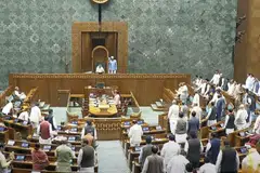 16 மசோதாக்களை தாக்கல் செய்ய மத்திய அரசு திட்டமிட்டுள்ள நிலையில், அதானி விவகாரம், மணிப்பூர் கலவரம் போன்ற பிரச்சினைகளை எதிர்க்கட்சிகள் கையில் எடுத்துள்ளன.