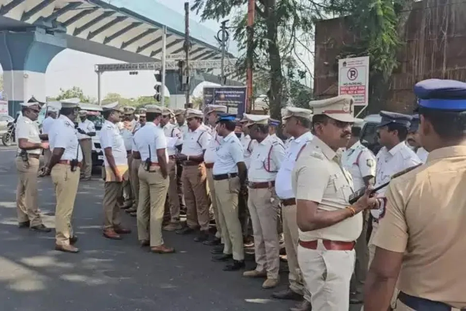 மத்திய அமைச்சர் வருகையையொட்டி பாதுகாப்பு பலப்படுத்தப்பட்டுள்ளது.