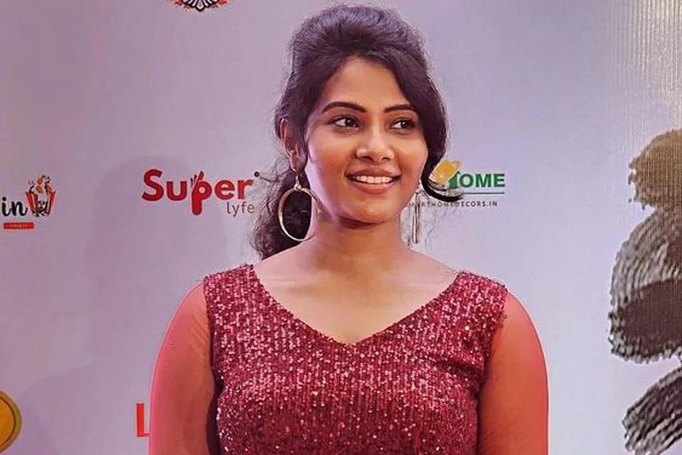 நடிகை திவ்யா துரைசாமி.