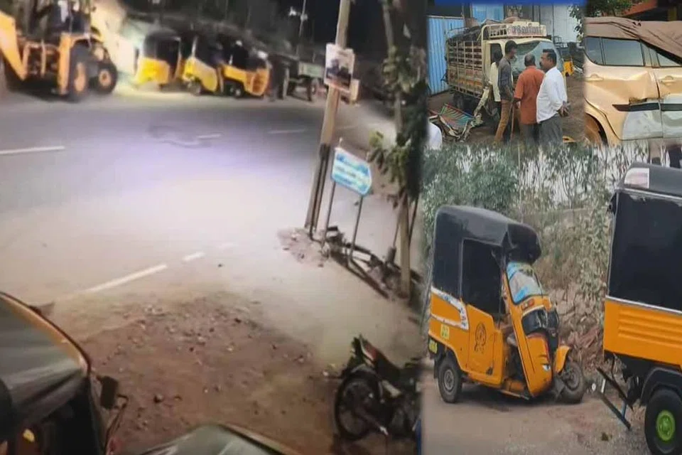 கனரக வாகனமான ‘ஜேசிபி’ யைக் கொண்டு வாகனங்களை இளையர் மோதிய காட்சி.