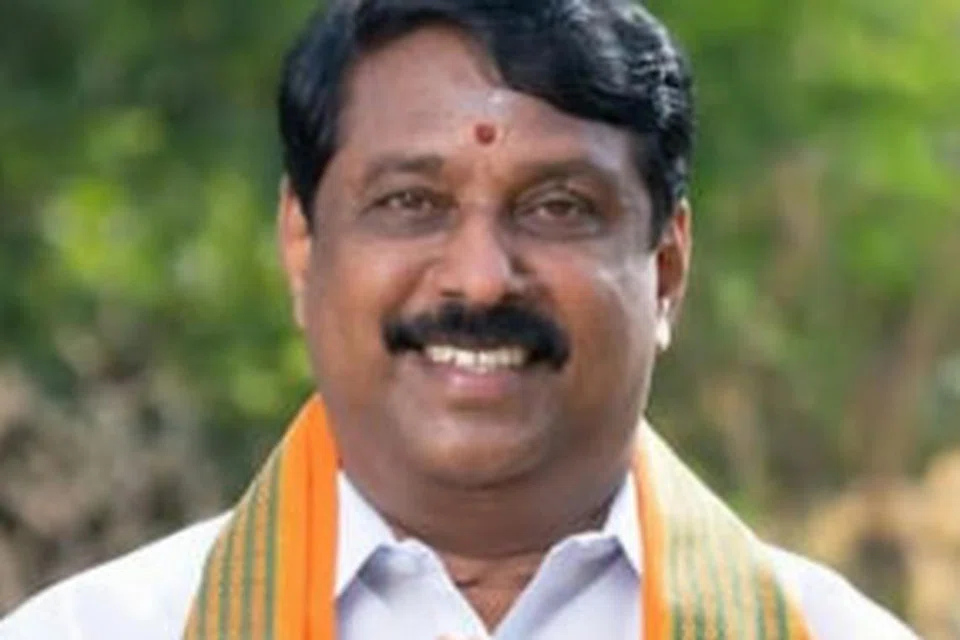 நயினார் நாகேந்திரன்.