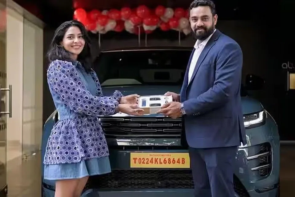 புதுக்காரை வாங்கியுள்ள ஐஸ்வர்யா லட்சுமி.
