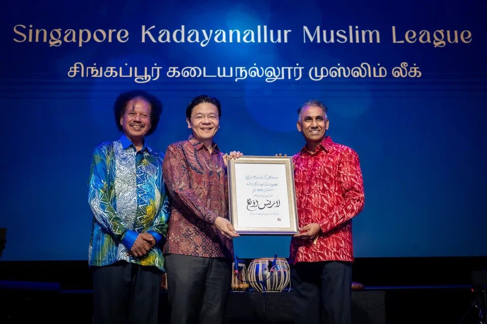 சிங்கப்பூர் கடையநல்லூர் முஸ்லிம் லீக்கின் 85 ஆண்டுகாலச் சேவையைக் கொண்டாடிய விழாவில் பிரதமர் லாரன்ஸ் வோங் (நடுவில்) சிறப்பு விருந்தினராகக் கலந்துகொண்டார்.