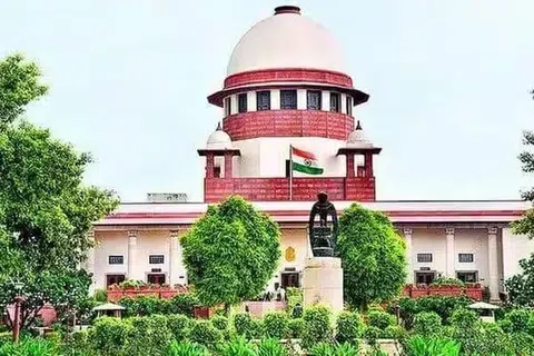 பக்தர்களாலும் அரசர்களாலும் இறைவனுக்கு அர்ப்பணிக்கப்பட்ட நிலங்களை அறங்காவலரோ அல்லது அரசோ தன்னிச்சையாக தானமாகவோ அல்லது விற்பனையாகவோ வழங்க முடியாது என உச்ச நீதிமன்றத் தீர்ப்பு கூறுகிறது.