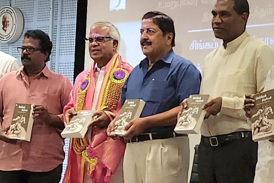 (இடமிருந்து) தங்கர்பச்சான், நூலாசிரியர் மா. அன்பழகன், நடிகர் சிவக்குமார், சொற்பொழிவாளர் ஜெகத் கஸ்பர்.