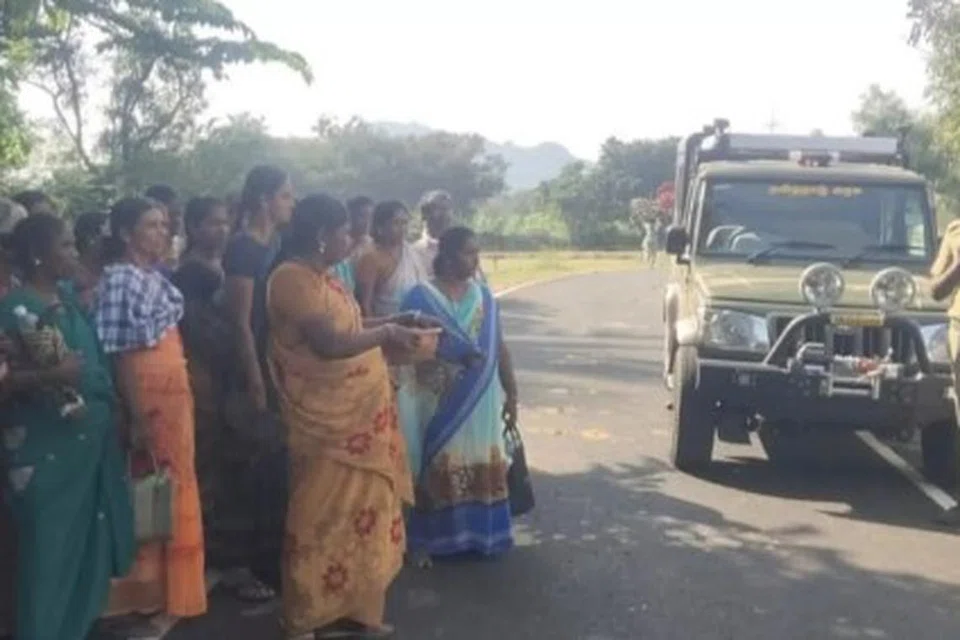 சிறுத்தைப் புலி ஒன்று 2 ஆடு, ஒரு நாயைக் கடித்து குதறியதைக் காட்டும் காணொளி பரவியதால் மக்கள் பதறினர்.