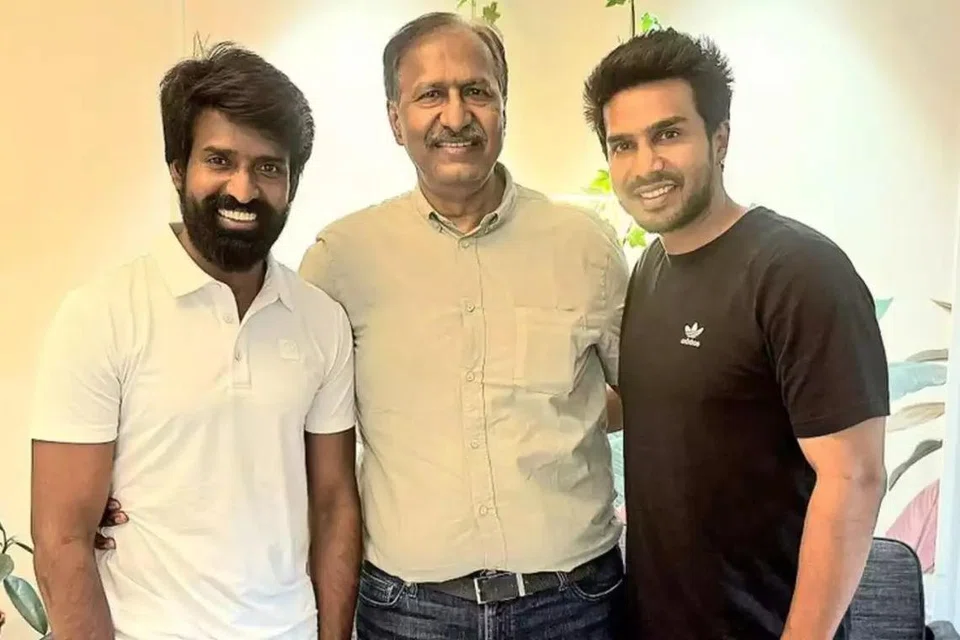 நடிகர் சூரி, தனது தந்தையுடன் விஷ்ணு விஷால்.