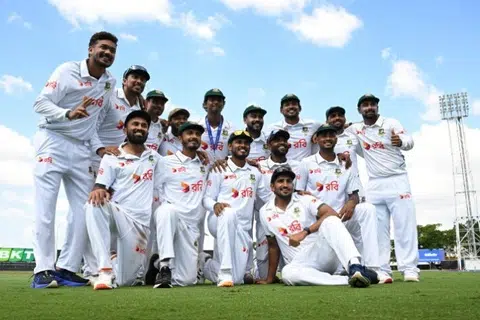 ஆஸ்திரேலிய மண்ணில் ஆஸ்திரேலியாவை பங்ளாதே‌ஷ் வெல்வது இதுவே முதல்முறையாகும். 