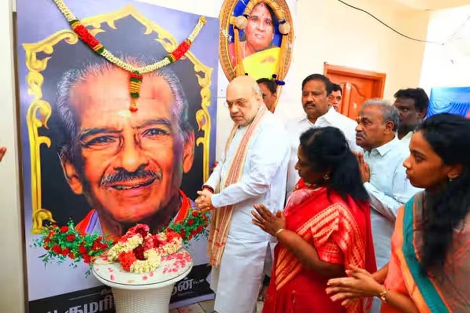 மறைந்த குமரி அனந்தனுக்கு மலர் தூவி அஞ்சலி செலுத்திய அமித் ஷா.
