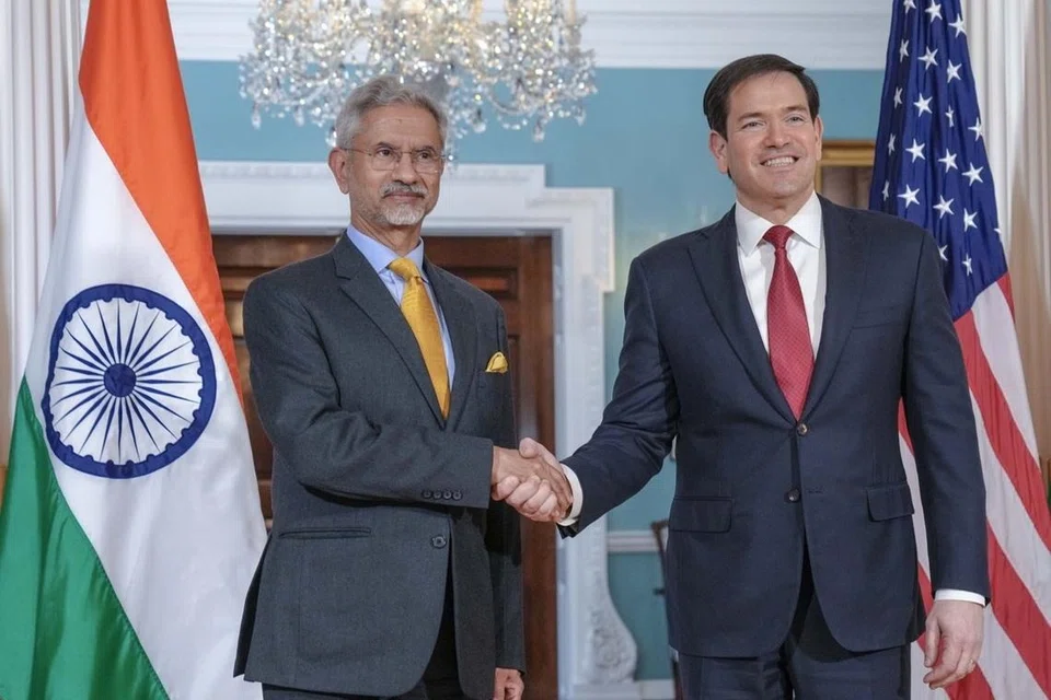 இந்திய வெளியுறவு அமைச்சர் ஜெய்சங்கர் செவ்வாய்க்கிழமை (பிப்ரவரி 4) அமெரிக்க வெளியுறவுச் செயலாளர் மார்கோ ரூபியோவைச் சந்தித்துப் பேசினார்.
