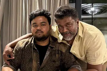 மகன் ராக்கியுடன் பார்த்திபன்.