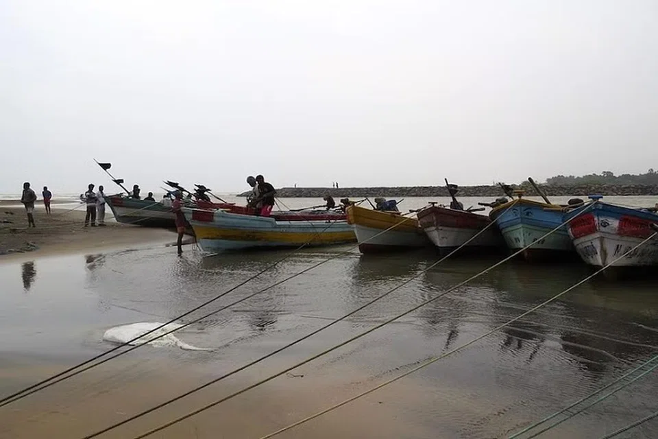 இலங்கைக் கடற்படை, இலங்கைக் கடற்கொள்ளையர்கள் ஆகியோரால் தமிழ் நாட்டு மீனவர்கள் தாக்கப்படுவதை நிறுத்த மத்திய, மாநில அரசுகள் உடனடி நடவடிக்கை எடுக்க வேண்டும் என்று மதிமுக பொதுச் செயலாளர் வைகோ கேட்டுக்கொண்டுள்ளார்.