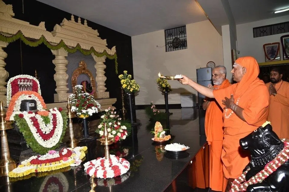ஸ்ரீ ஜெயேந்திரபுரி மஹாசுவாமிஜியின் இறை வழிபாடு.