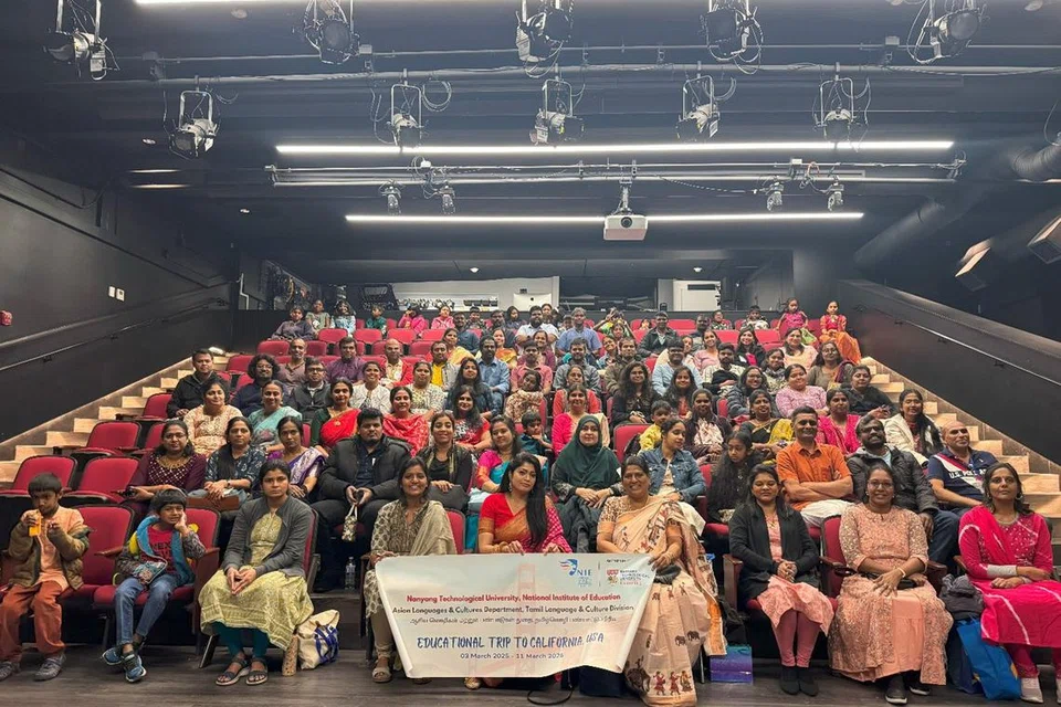 உலகத் தமிழ்க் கல்விக் கழகத்தின் ஃப்ரீமாண்ட் சென்ட்ரல் தமிழ்ப் பள்ளி முதல்வர்கள் ஹரிஹரன் கந்தசாமி, சதீஷ் குமார் ராஜேந்திரன், பள்ளி நிர்வாகக் குழு உறுப்பினர்கள், ஆசிரியர்கள், பெற்றோர், மாணவர்கள் சிலருடன் தேசியக் கல்விக் கழகத் தமிழ்மொழி, பண்பாட்டுப்பிரிவின் விரிவுரையாளர்கள்.