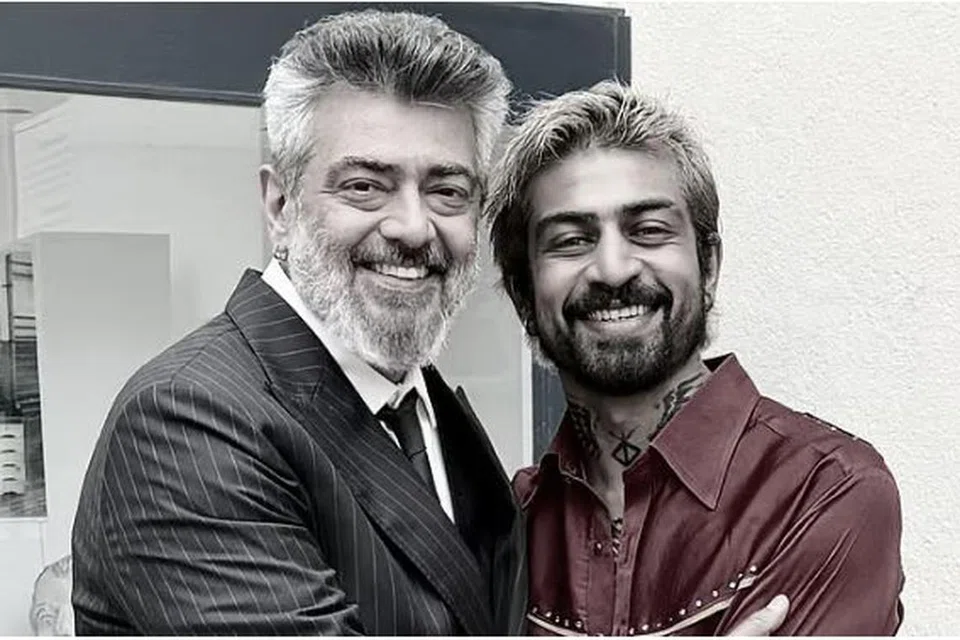 அஜித் குமாருடன் அர்ஜுன் தாஸ்.