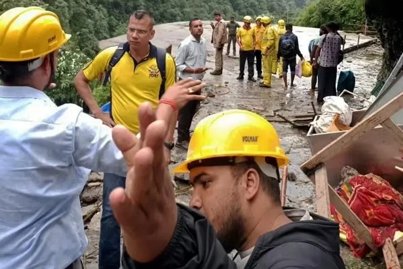 கேதார்நாத்தில் கடும் நிலச்சரிவு; 10,000 யாத்ரிகர்கள் மீட்பு