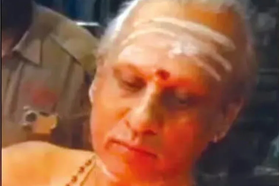 பக்தர்களிடம் பண மோசடி செய்த அர்ச்சகர்.