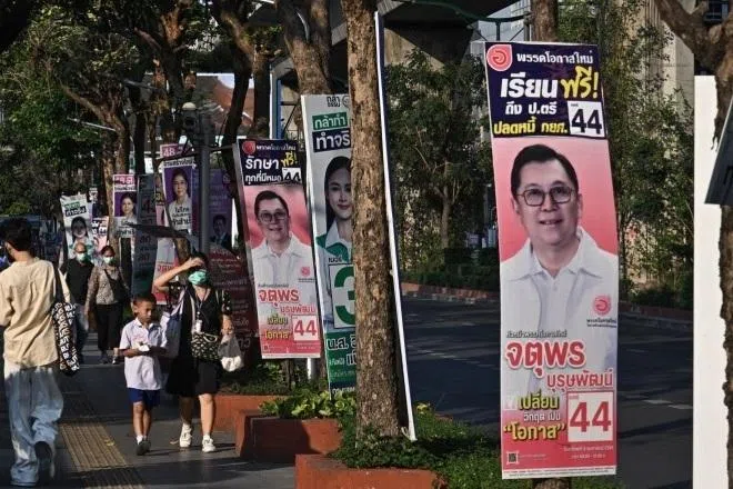 தாய்லாந்துப் பொதுத் தேர்தலில் மும்முனைப் போட்டி