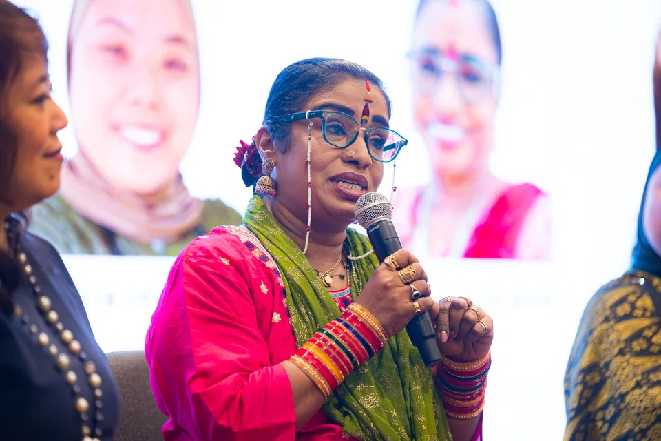 பாகுபாடின்றி மகன்களையும் வீட்டுவேலையில் ஈடுபடுத்துவது, பிற்காலத்தில் மகளிரிடையே அவர்களின் மதிப்பை உயர்த்தும் என்று  அடித்தளத் தலைவர் செல்வராணி சிதம்பரம் தெரிவித்தார்.