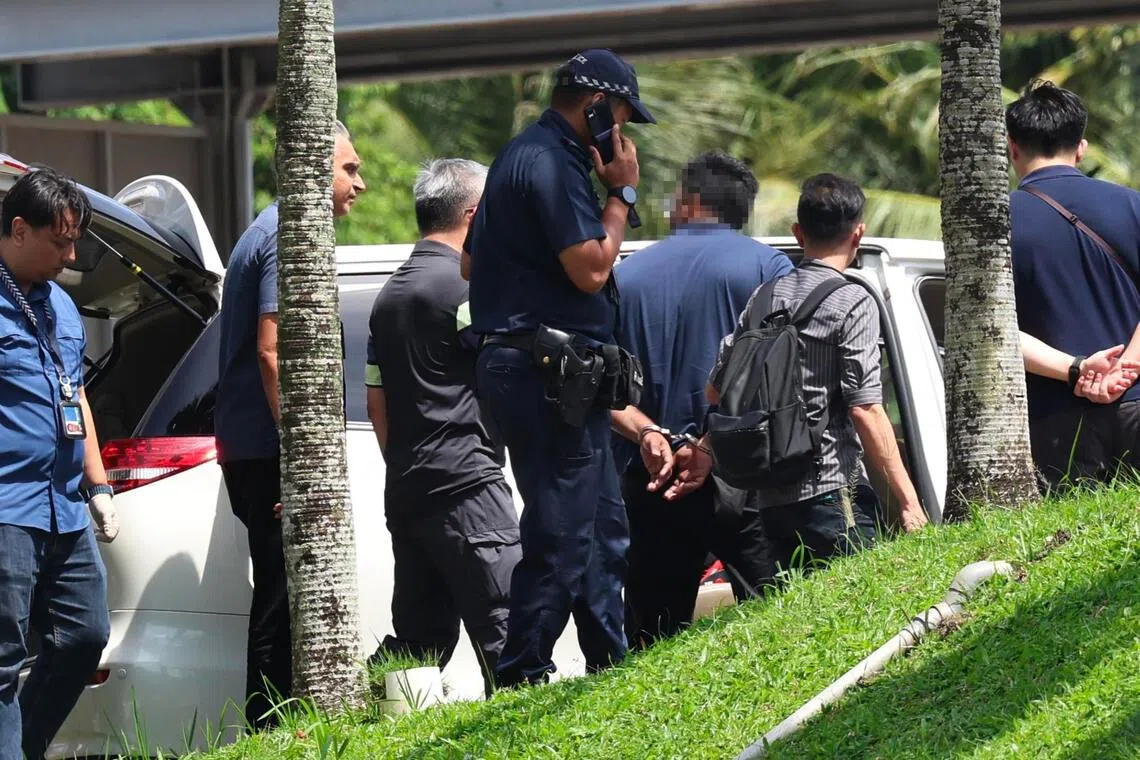 செயிண்ட் ஜோசஃப் தேவாலய மர்மப் பொருள் தொடர்பில் ஆடவர் கைது