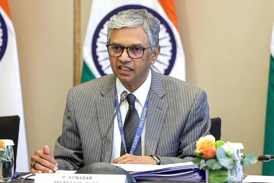 இந்திய வெளியுறவுத்துறை அமைச்சின் செயலாளர் (கிழக்கு) பி. குமரன்.