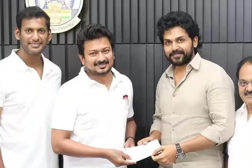 நிதியளிக்கும் உதயநிதி ஸ்டாலின்.