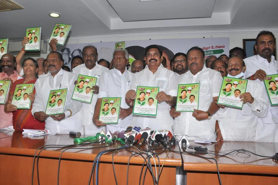 அதிமுகவின் தேர்தல் அறிக்கையை வெளியிட்டார் எடப்பாடி பழனிசாமி.