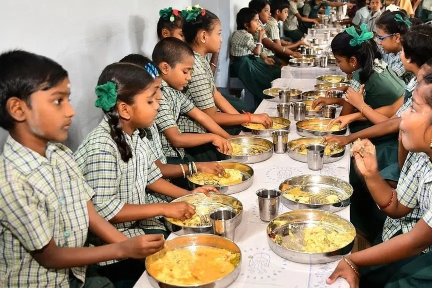 பள்ளிகளில் காலை உணவு; மாணவர்கள் எண்ணிக்கை குறைந்தது