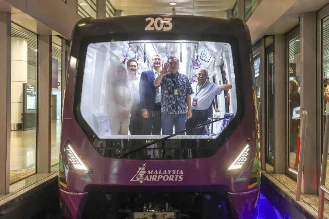 மலேசிய விமான நிலைய ரயில் சேவை மீண்டும் தொடங்கியது