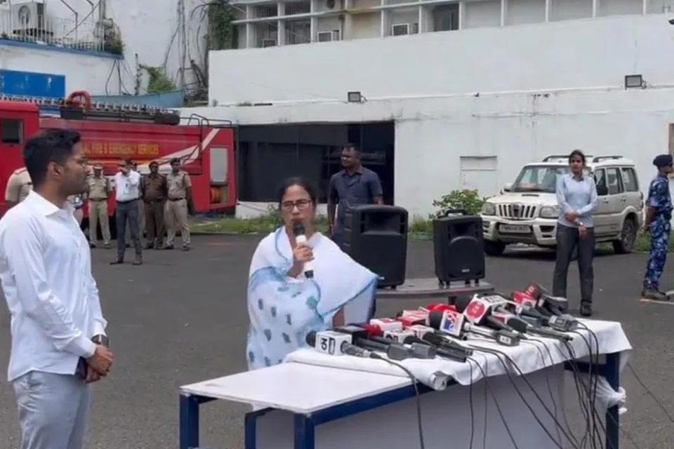 மேற்கு வங்க முதல்வர் மம்தா பானர்ஜி. 