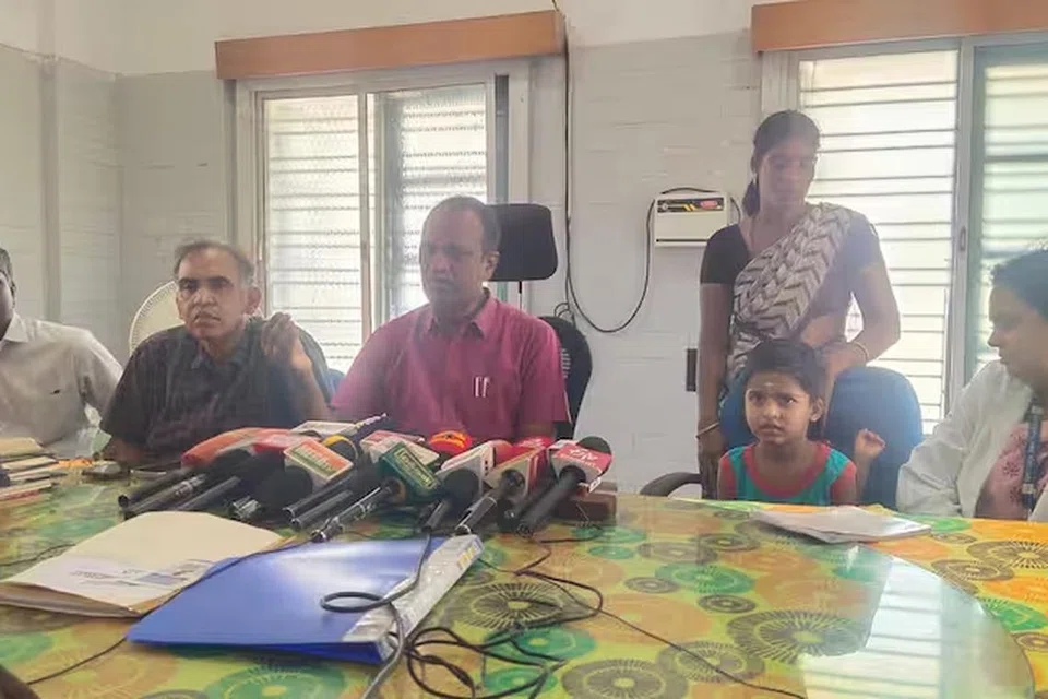 சிறுமியின் வயிற்றிலிருந்த கட்டியை நீக்கிய மருத்துவர்களின் சாதனை முயற்சி வெற்றியடைந்தது.