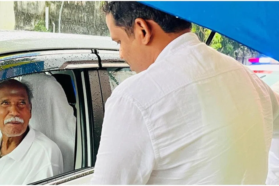 புதுச்சேரி முதல்வர் ரங்கசாமி அங்குள்ள நிலைமையை காரில் சென்று ஆய்வு செய்தார். 