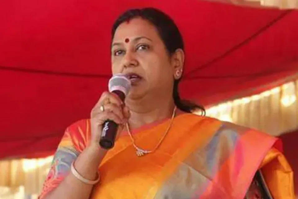 தஞ்சாவூரில் நடைபெற்ற விவசாயிகள் போராட்டத்திற்கு தேமுதிக பொருளாளர் பிரேமலதா விஜயகாந்த் தலைமை தாங்கினார்.