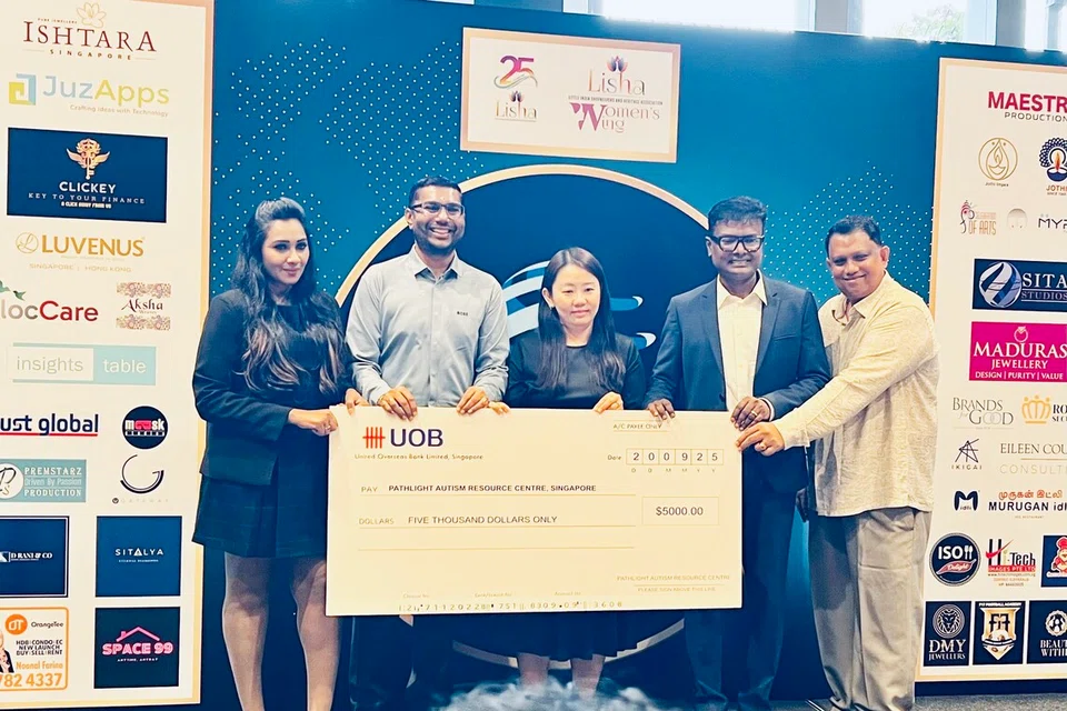 ‘பிஸ்ஸ்ஃபியர்’ மாநாடு மூலம் திரட்டப்பட்ட நிதியில் ஒரு பங்கை ($5,000) லி‌‌‌ஷாவும் அதன் பெண்கள் பிரிவும் பாத்லைட் ஆட்டிசம் வள நிலையத்துக்கு வழங்கின. 