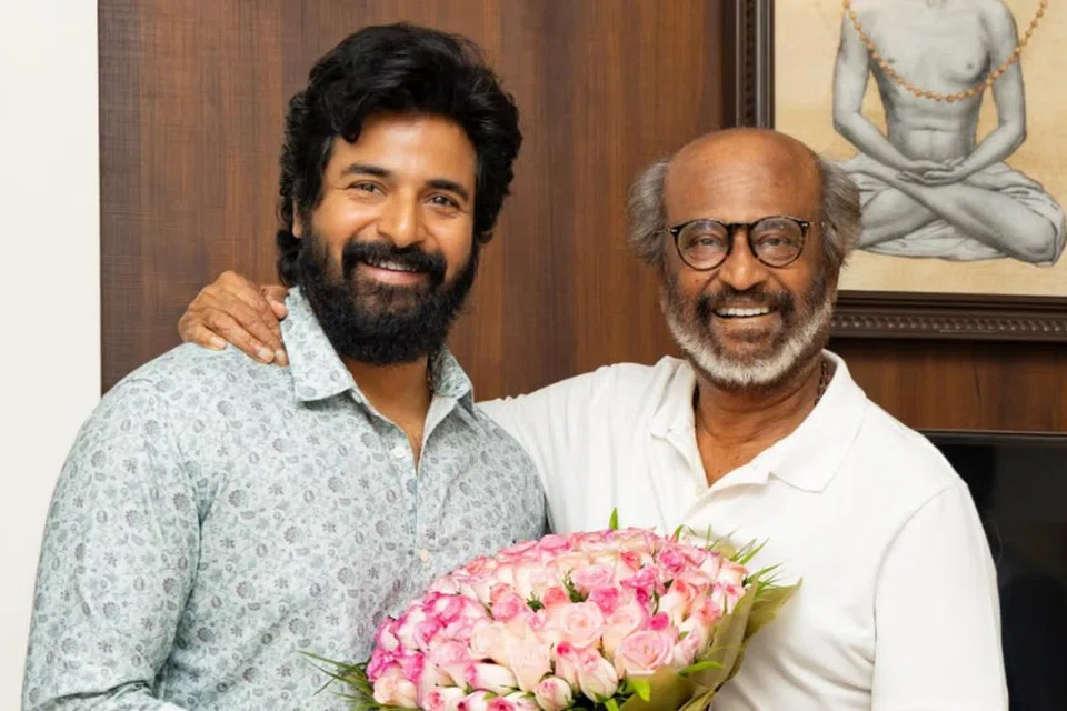 சிவகார்த்திகேயனுடன் ரஜினிகாந்த்.