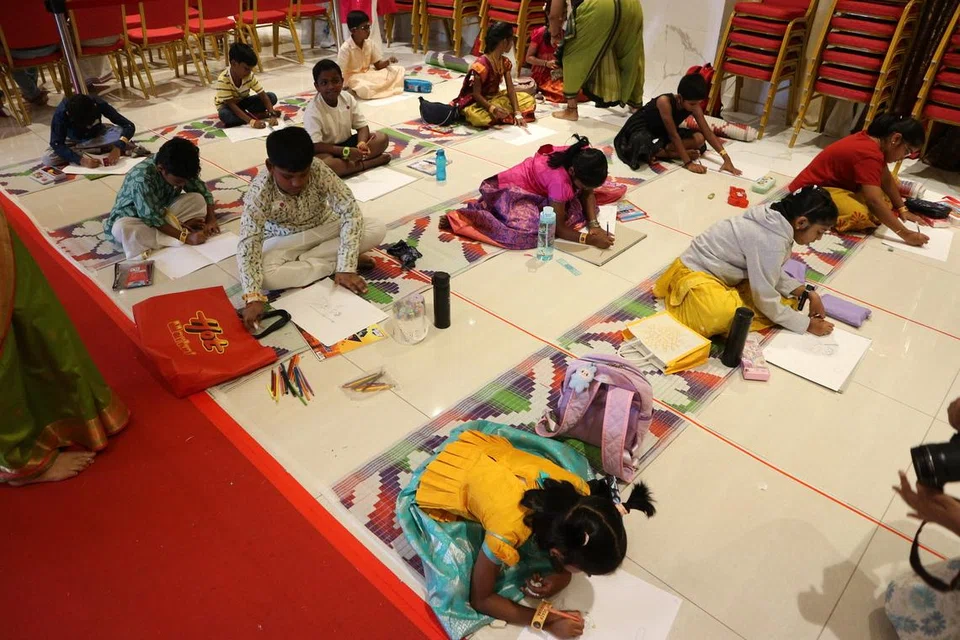 போட்டிகளில் பங்கேற்ற மாணவர்கள்.