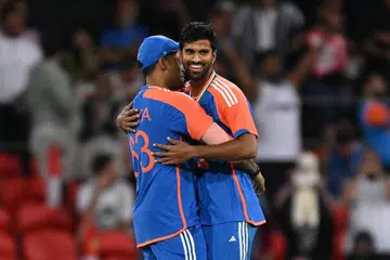 வா‌ஷிங்டன் சுந்தர்  மூன்று விக்கெட்டுகள் வீழ்த்தினார்.