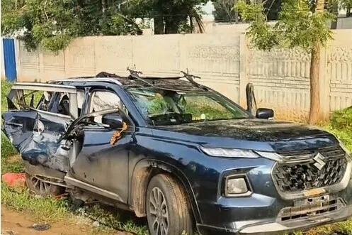 நின்றிருந்த கார் மீது மற்றொரு கார் மோதல்: ஐயப்ப பக்தர்கள் உள்பட ஐவர் பலி