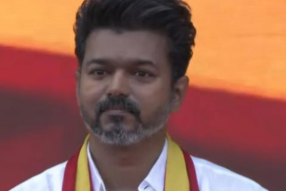 மாநாட்டு மேடையில் தவெக கட்சித் தலைவர் விஜய்.