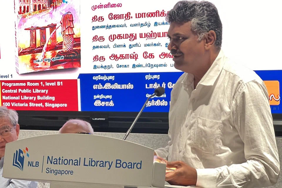 நூலின் தொகுப்பாசிரியர் முனைவர் சேது குமணன்.