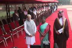 அதிபர் திரௌபதி முர்மு, பிரதமர் நரேந்திர மோடி மற்றும் சில இந்திய அமைச்சர்களை சந்தித்துப் பேசினார் சவுதி அரேபிய பட்டத்து இளவரசர் முகமது பின் சல்மான்.