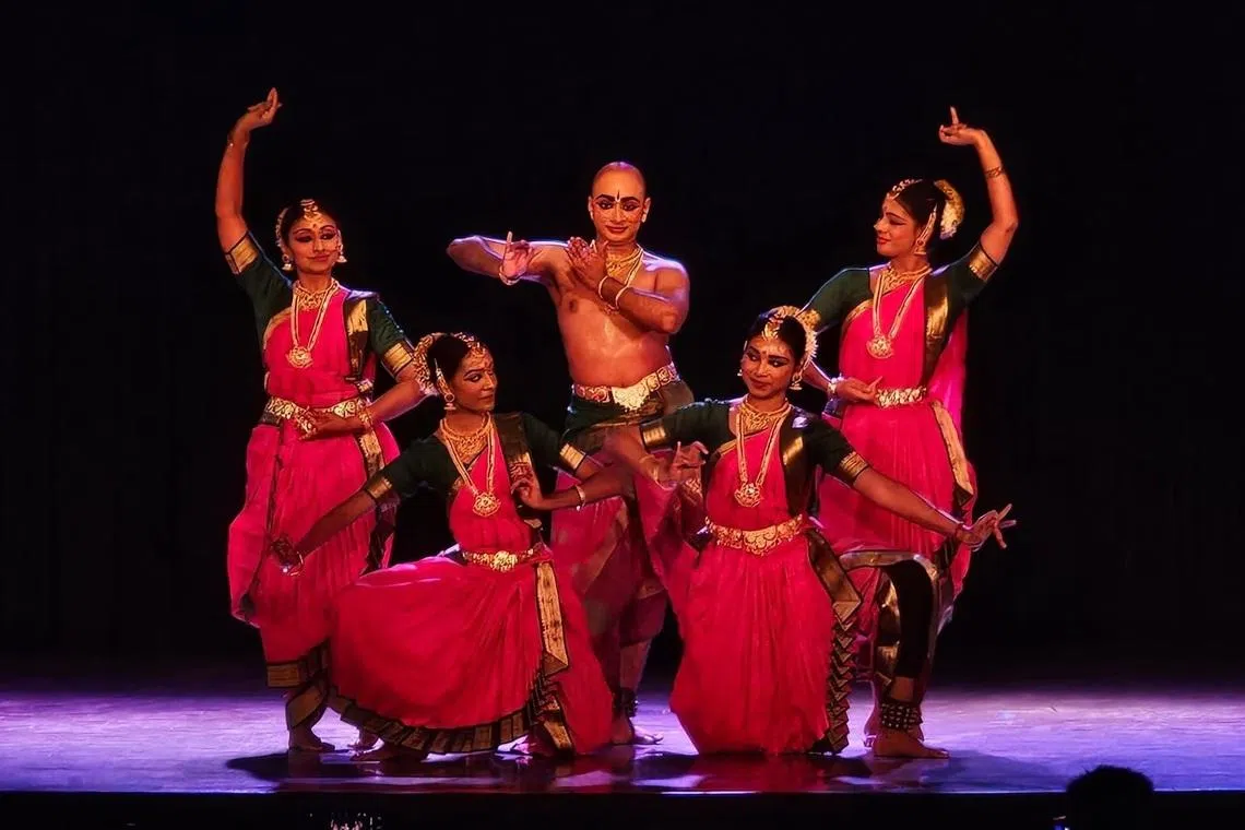 மார்கழியில் இன்னிசை மழைபொழிந்த குழற்குழு