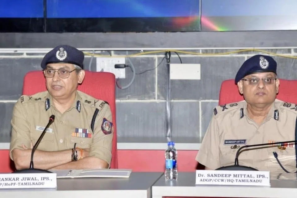 தமிழகக் காவல்துறை டிஜிபி சங்கர் ஜிவால், கூடுதல் டிஜிபி சந்தீப் மிட்டல். 