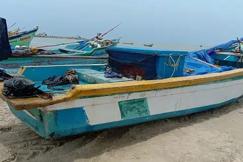 இலங்கை கடற்பரப்பிற்குள் நுழைந்ததாகக் கூறி, இந்திய மீனவர்கள் மீது துப்பாக்கிச்சூடு நடத்துவது, படகுகளைப் பறிமுதல் செய்வது போன்ற சம்பவங்களில் இலங்கை கடற்படையினர் தொடர்ந்து ஈடுபட்டு வருகின்றனர்.