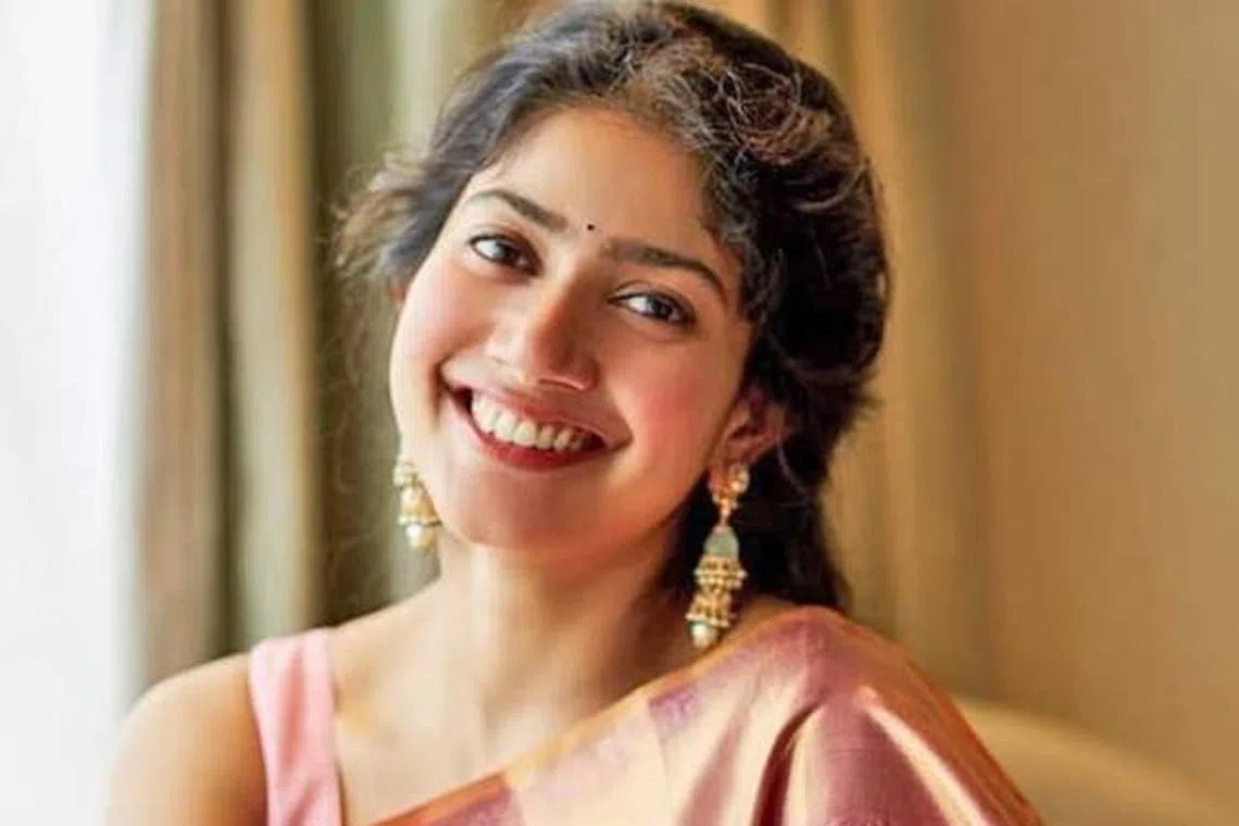 அனுமதியின்றி படம் எடுத்தால் பிடிக்காது: சாய் பல்லவி