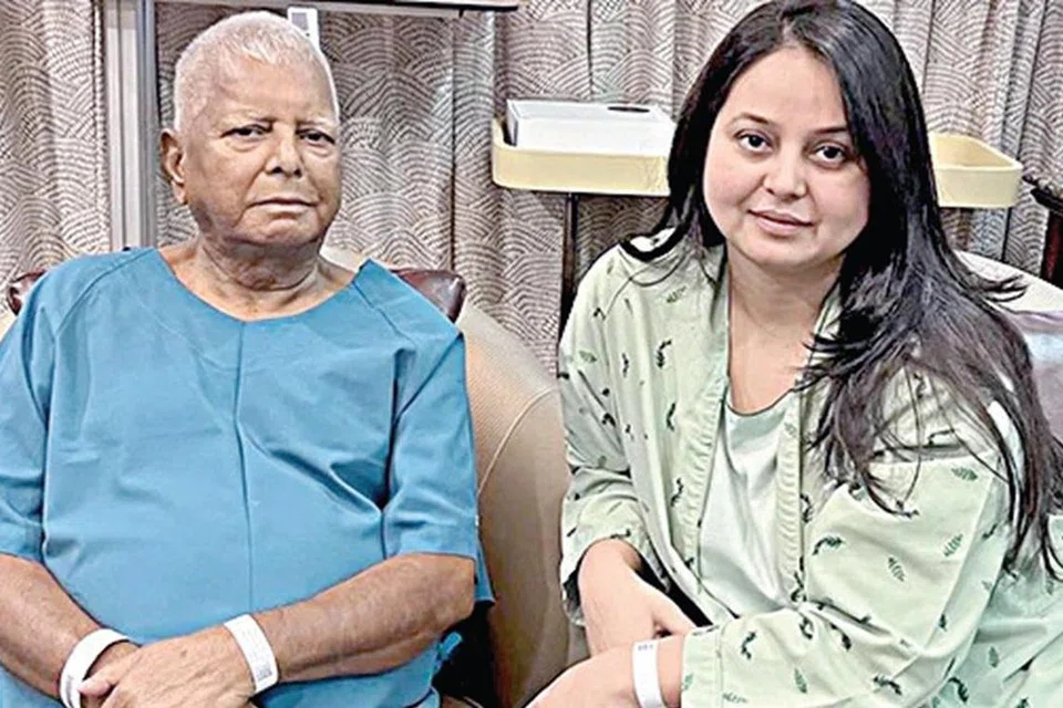 லாலு பிரசாத் யாதவின் மகள் ரோகிணி ஆச்சார்யா.