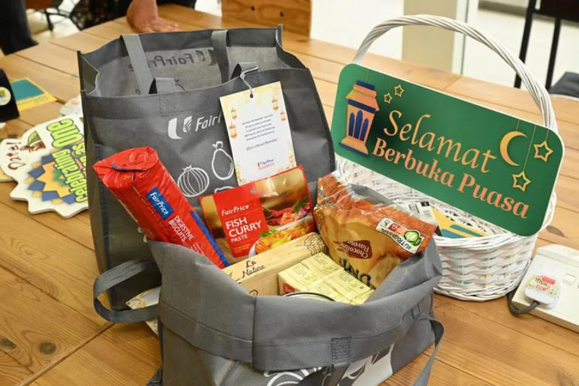 1,300 முஸ்லிம் குடும்பங்களுக்கு ரமலான் அன்பளிப்புப் பைகள்