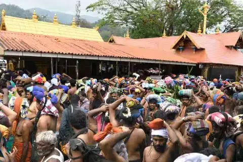 கடந்த ஆண்டு இதே காலகட்டத்தில் 21 லட்சம் பக்தர்கள் வந்ததாக சபரிமலை நிர்வாகம் கூறியுள்ளது.