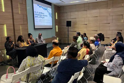 சிங்கப்பூர் எழுத்தாளர் விழாவின் அங்கமாகக் கடந்த ஞாயிறன்று (நவம்பர் 9) ஆசிய நாகரிக அரும்பொருளகத்தில், ‘கடல் தாண்டிய கதைகளும் கலாசார அடையாளங்களும்’ எனும் கலந்துரையாடலுக்குச் சிங்கப்பூர்த் தமிழ் எழுத்தாளர் கழகம் ஏற்பாடுசெய்திருந்தது.